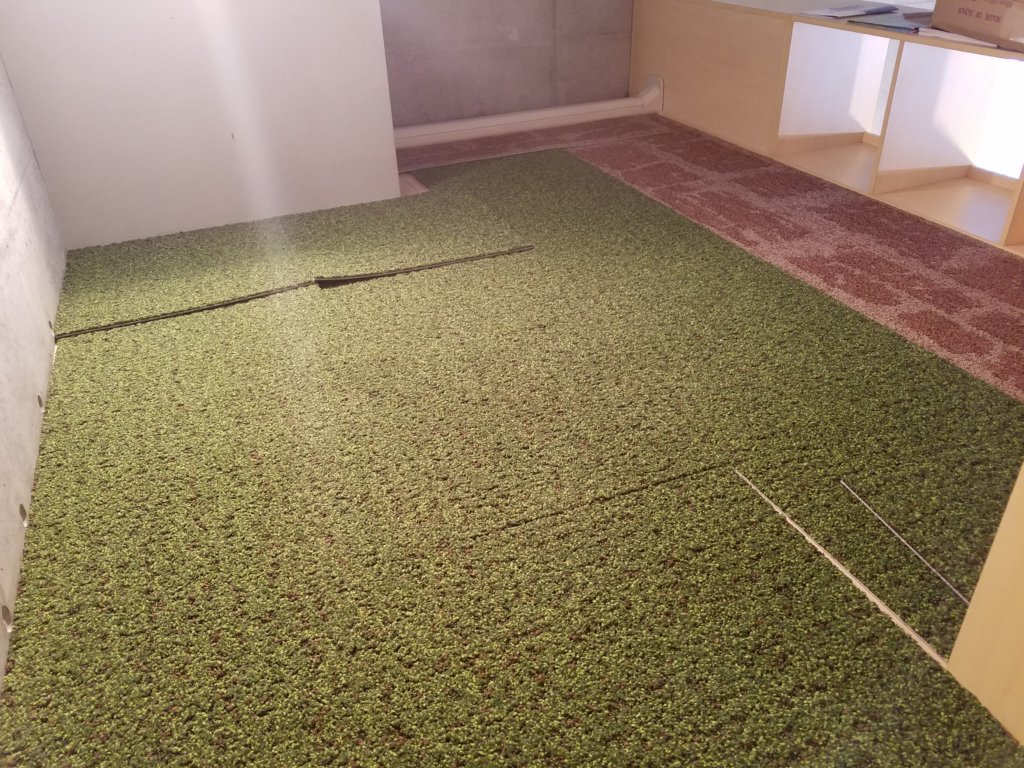 室内人工芝補完計画】タイルカーペットで部屋をおしゃれにしよう | とあるIT企業の漫筆落書帖